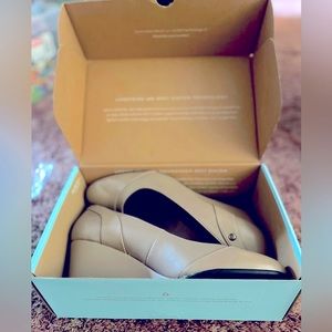 Life stride Soft System Dreams Wedge Tan New in Box